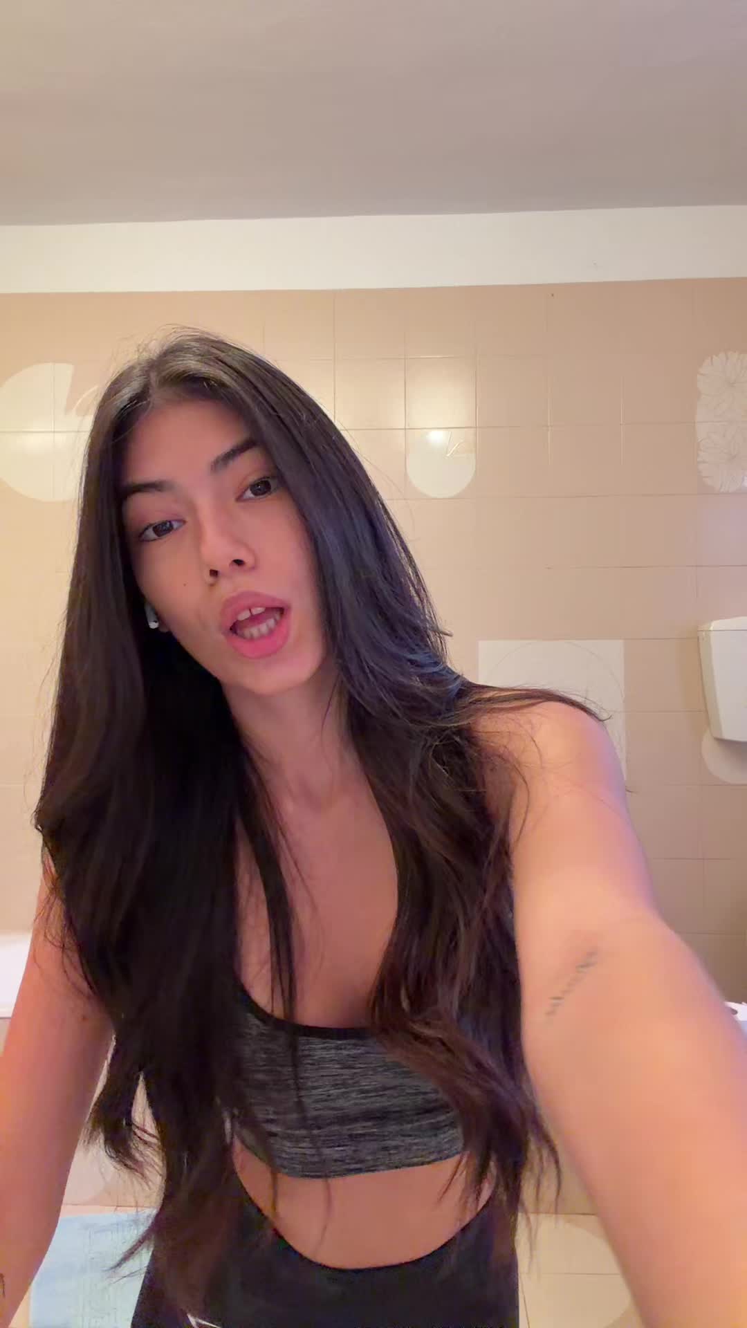 @💋🇵🇪