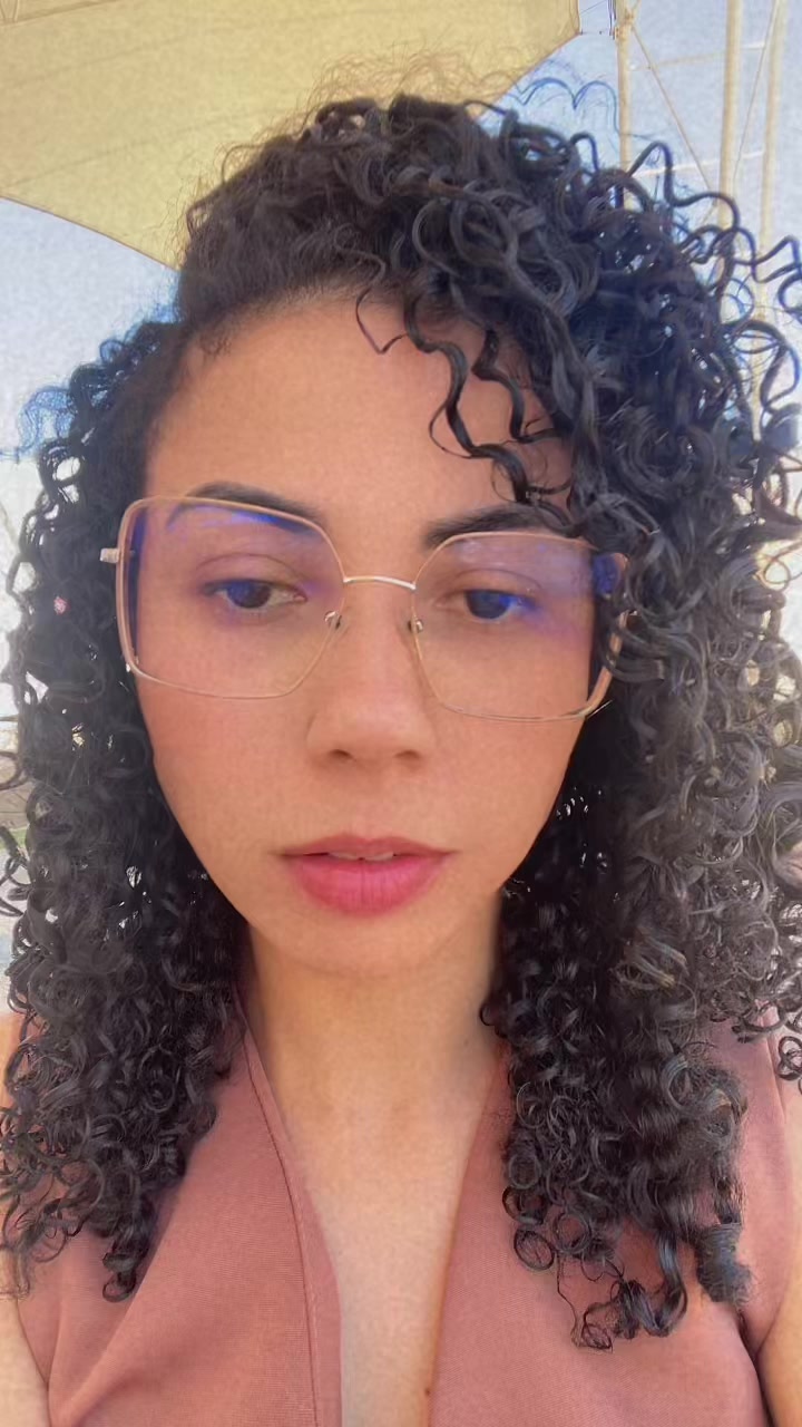 @helenaeataxia
