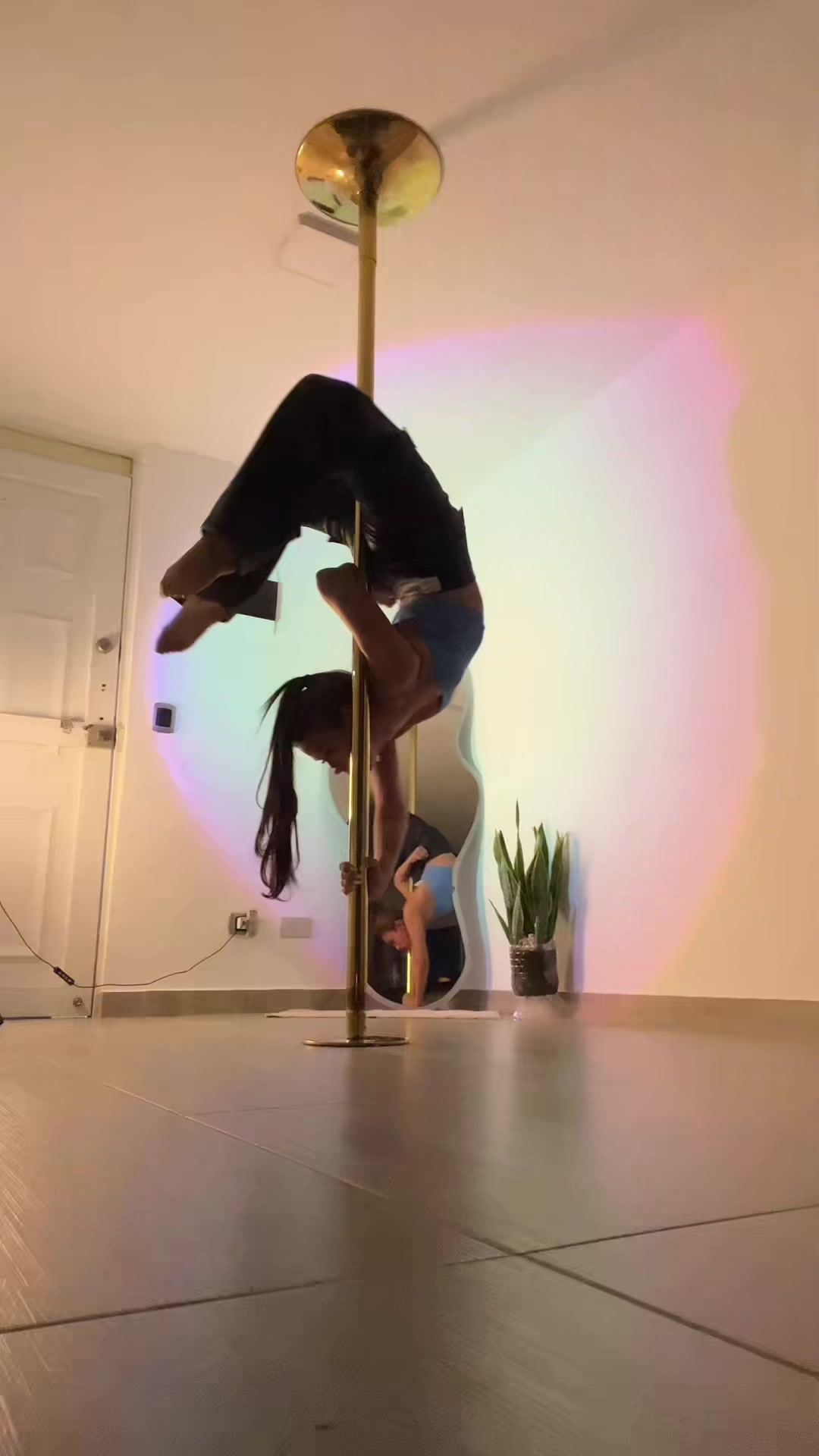 @LAURA DELGADO POLE 💛