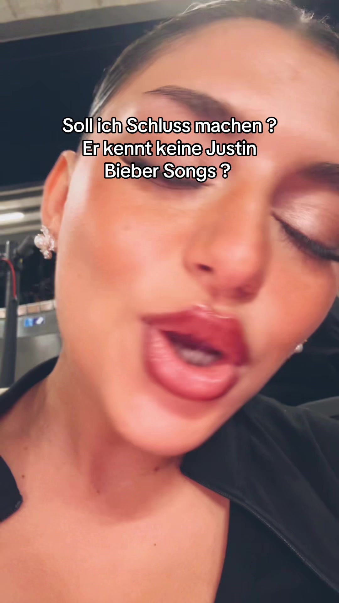 @MiraBks