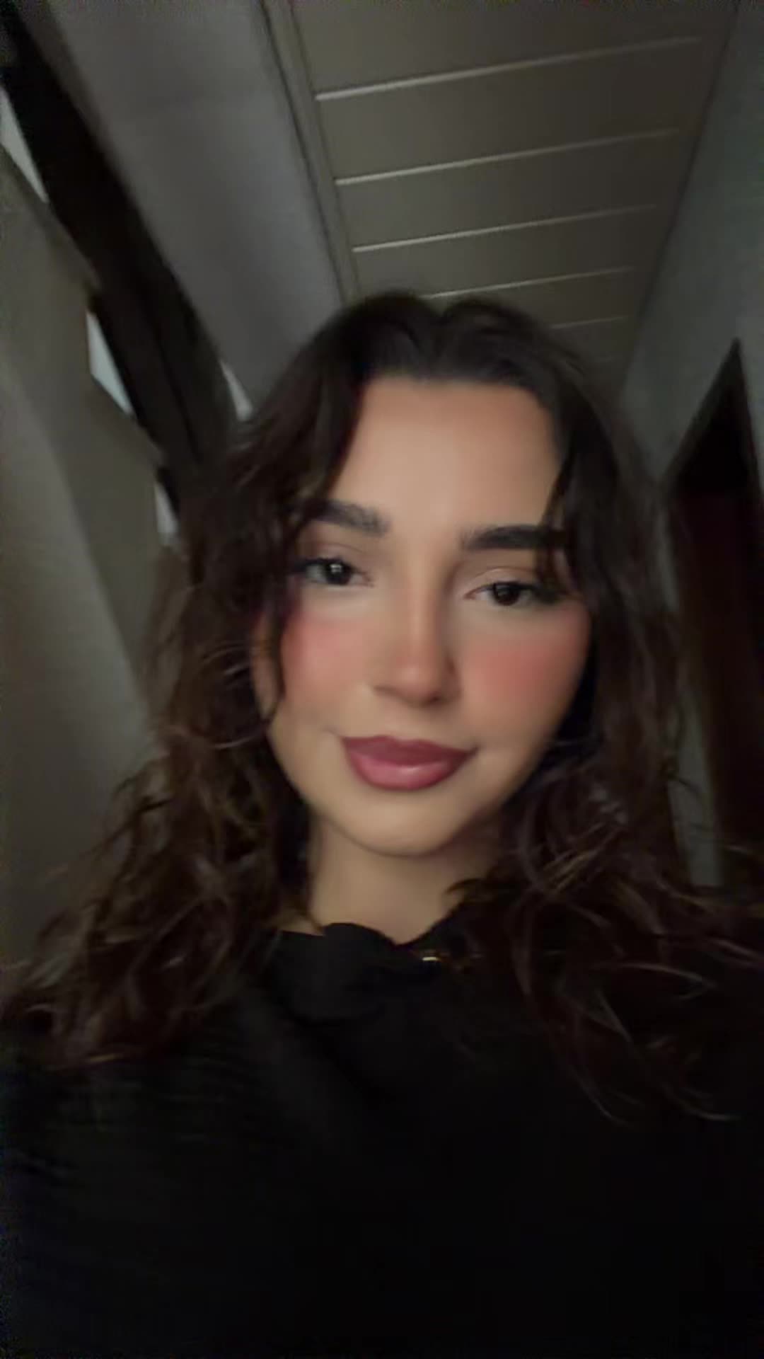 @𝒱