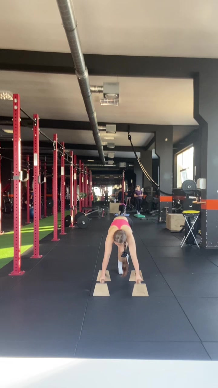@_pole_flow_dance_pola_