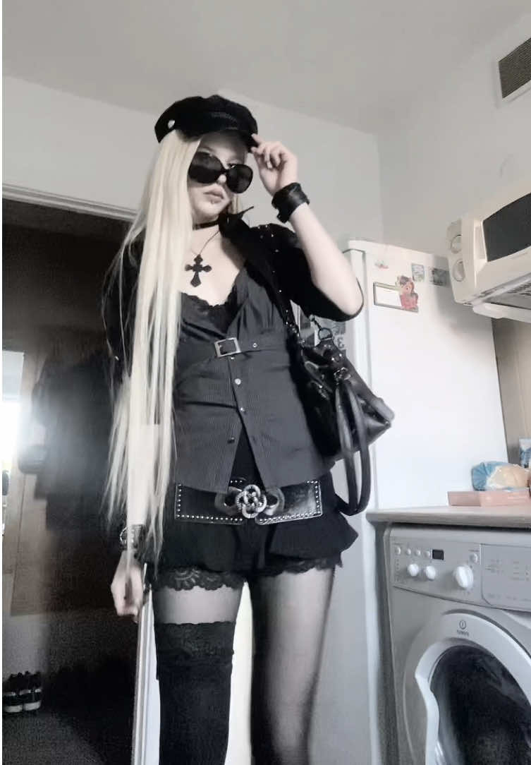 @damnwitchq