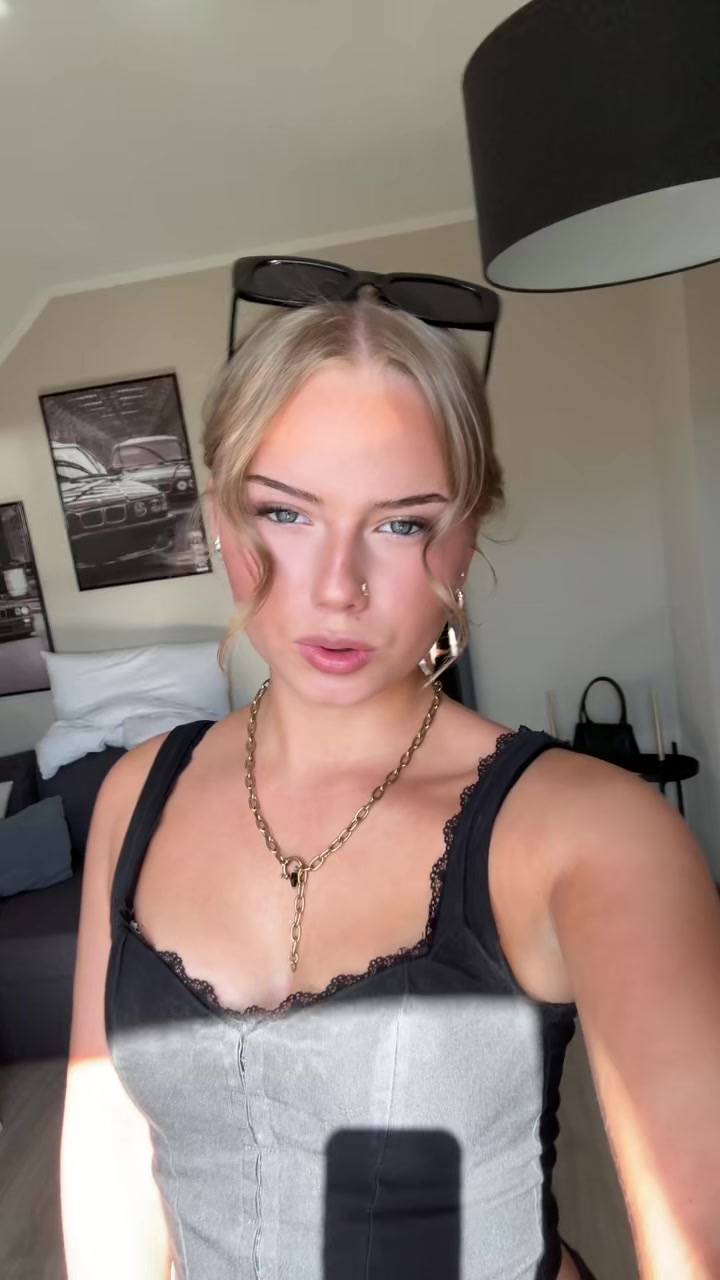 @𝓁𝒶𝓇𝒶 𝓈𝑜𝓅𝒽𝒾𝑒