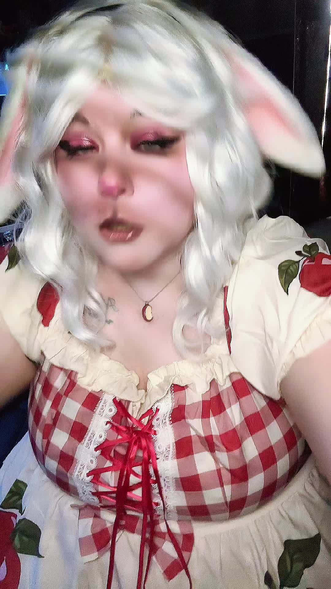 @hallochrissycat
