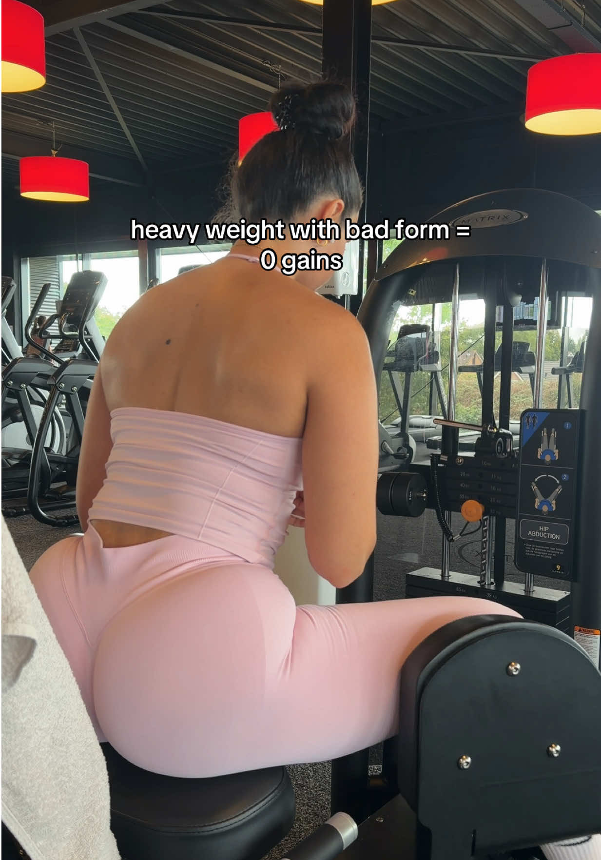 @EllxFit