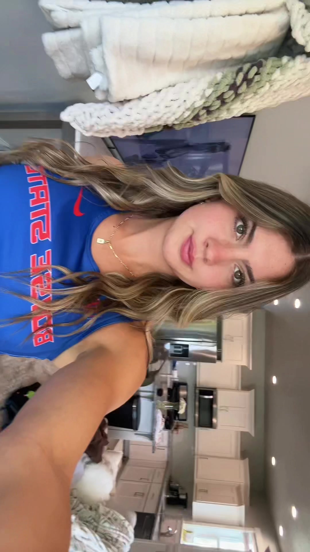 @bella