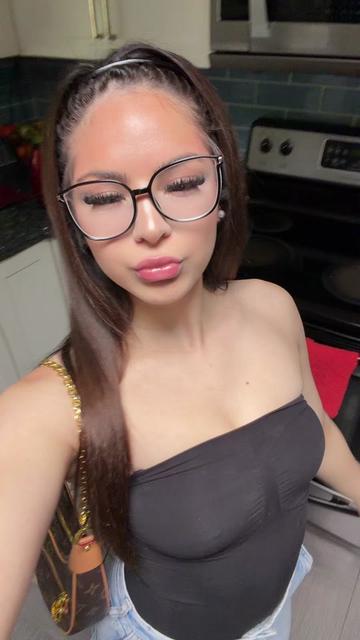 @👸