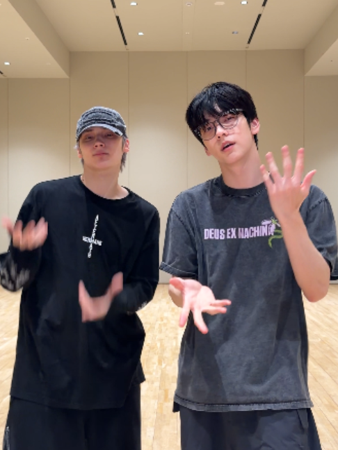 @TOMORROW X TOGETHER