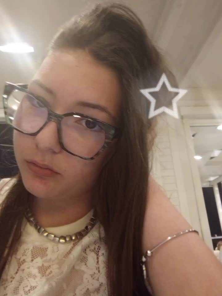 @V4L3_Y3p