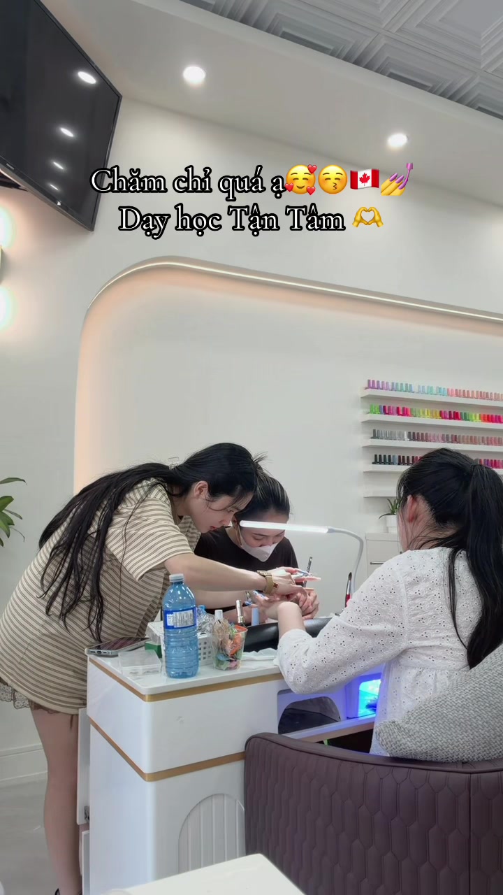 @KimmieNails🇻🇳&hearts;️🇨🇦Tấu H&agrave;i😜