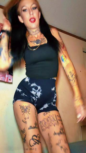@ғͫʊͦcͭкͪɳͣ Tattedmommy420