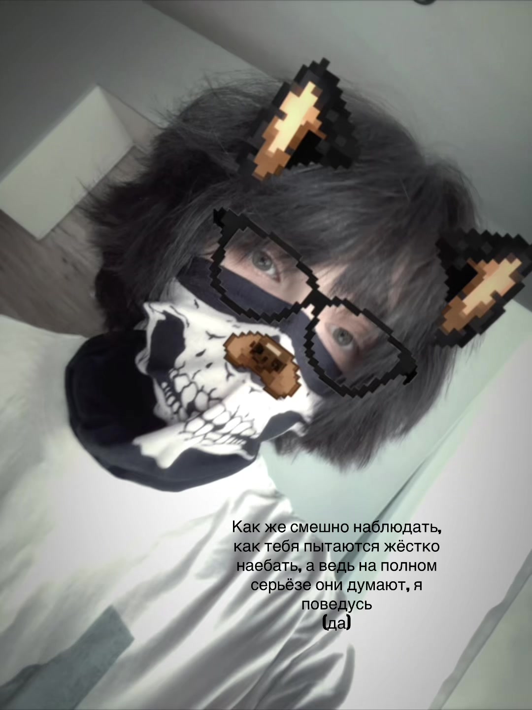 @>.<