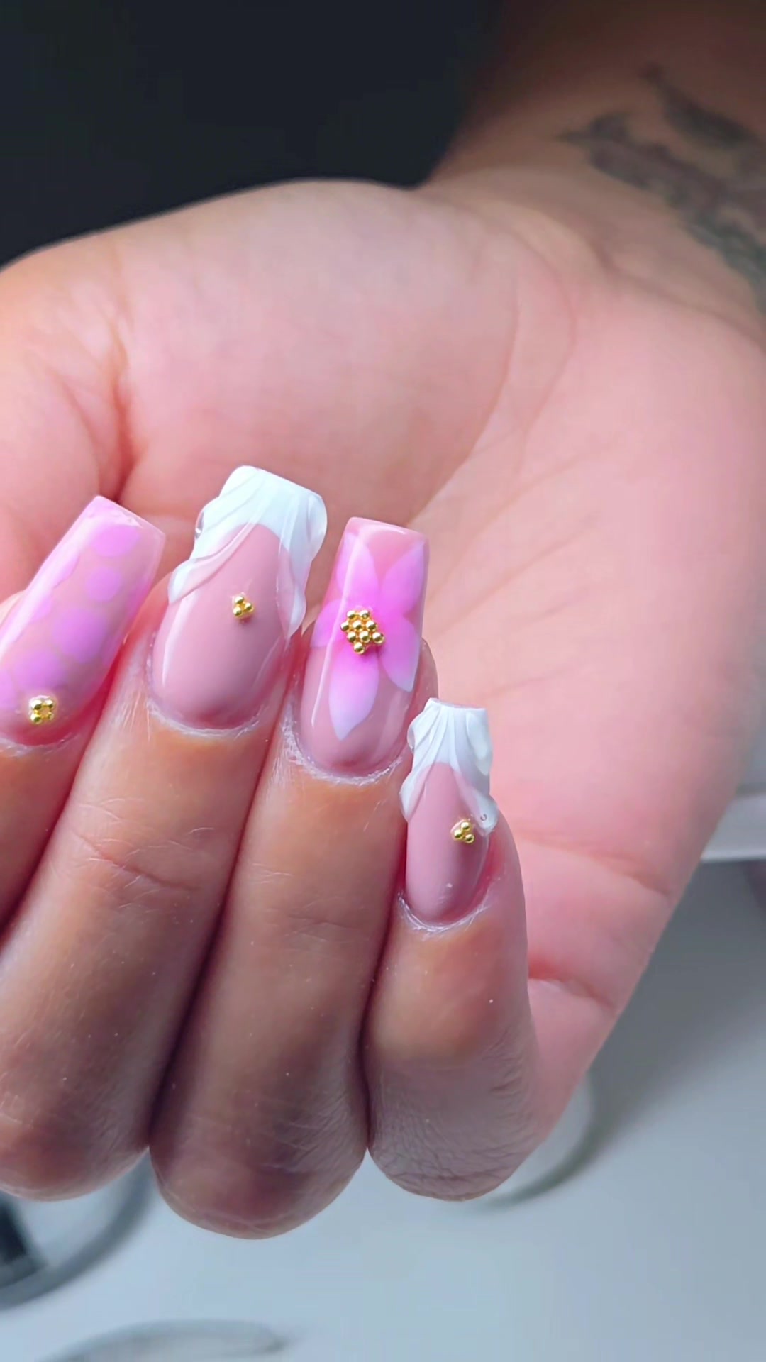 @ReinaNails