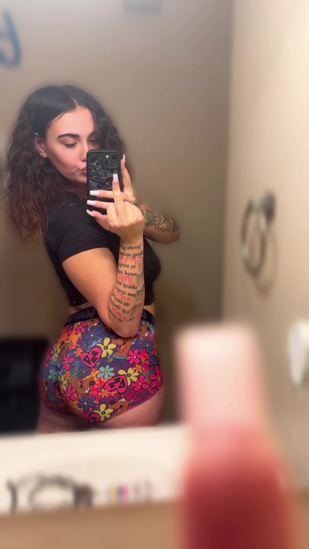 @Wh0s.lay