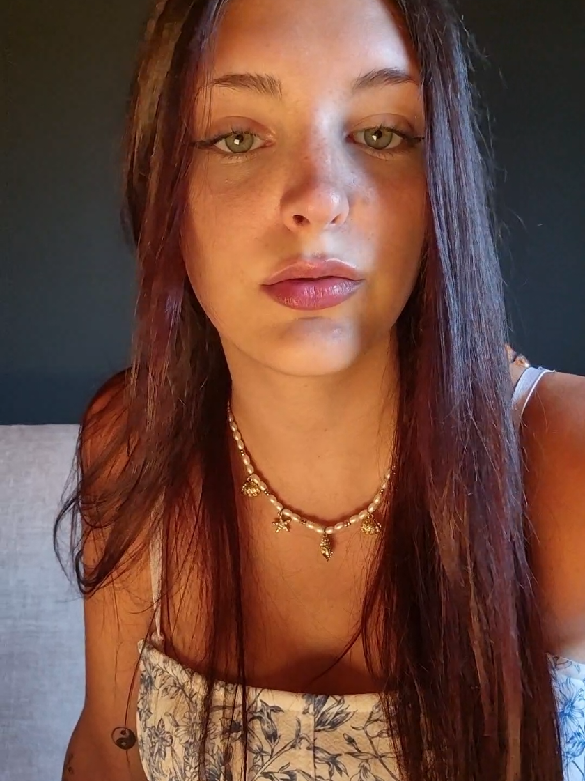 @🖤💄🌶🎧⚘️