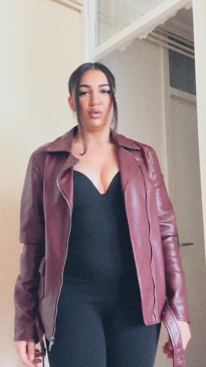 @🌸 𝓐𝓷𝓽𝓸𝓷𝓲𝓪 🌸