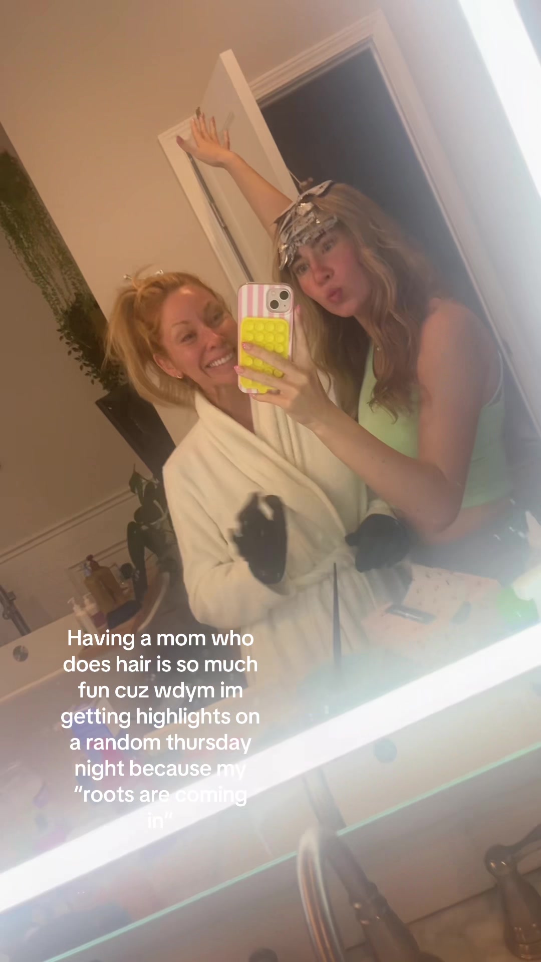 @C H L O &Euml;🦄⚡️🏄&zwj;♀️