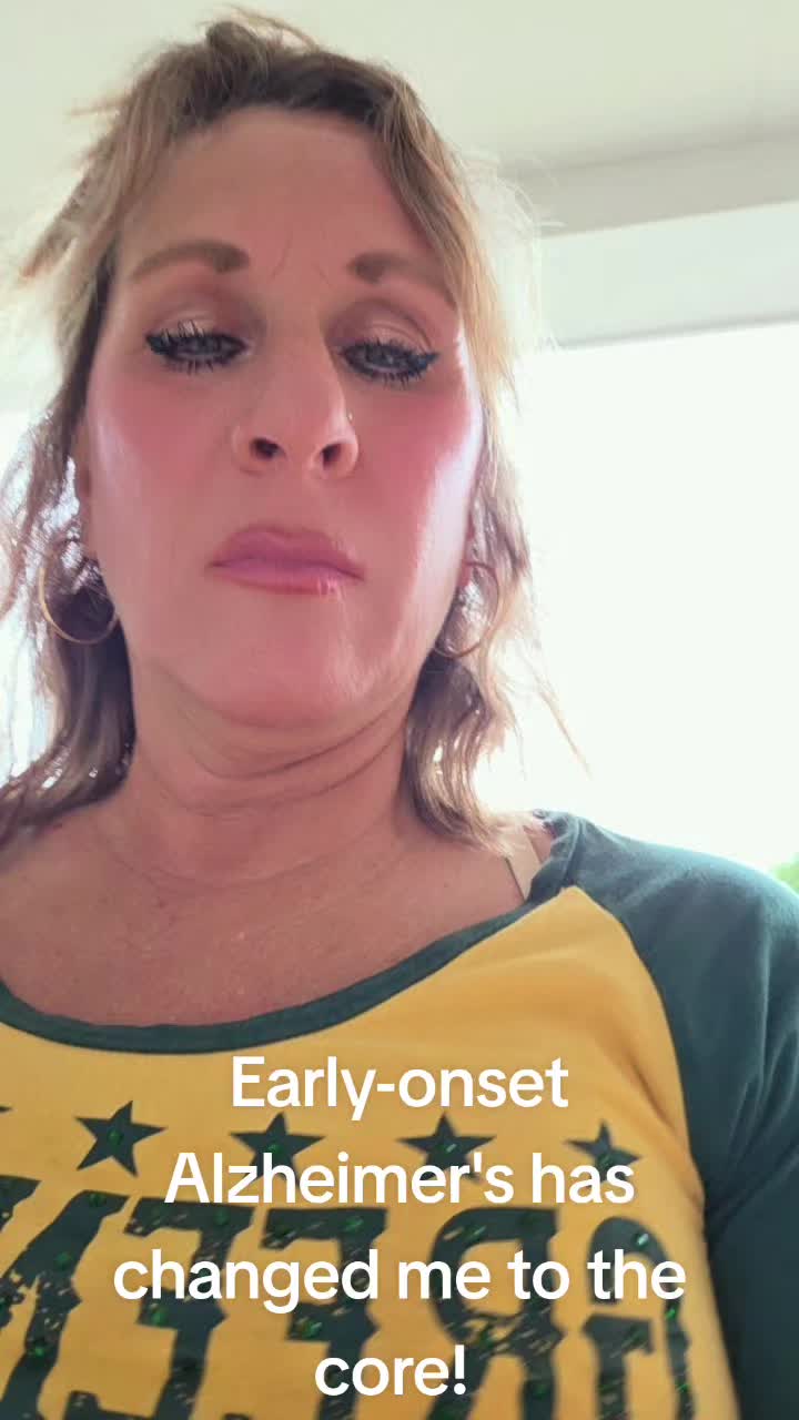 @FoxyRoxyLovesYou