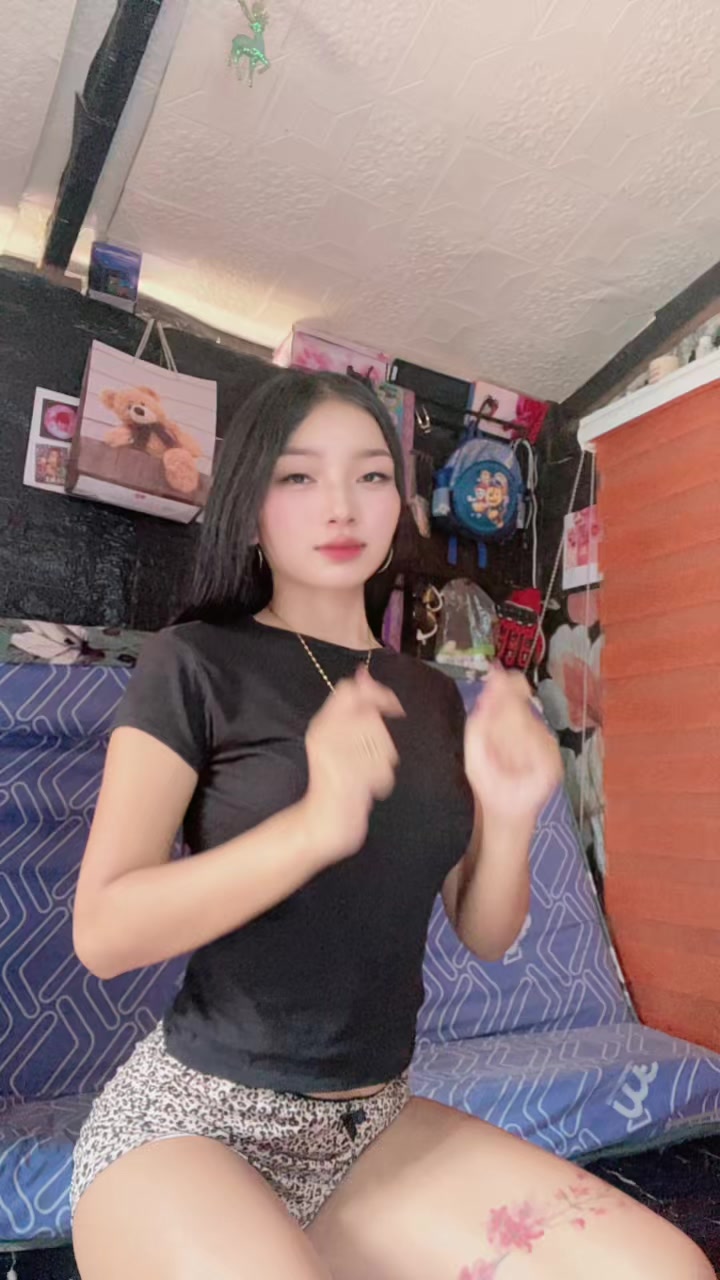 @itzzmeelesssliiii