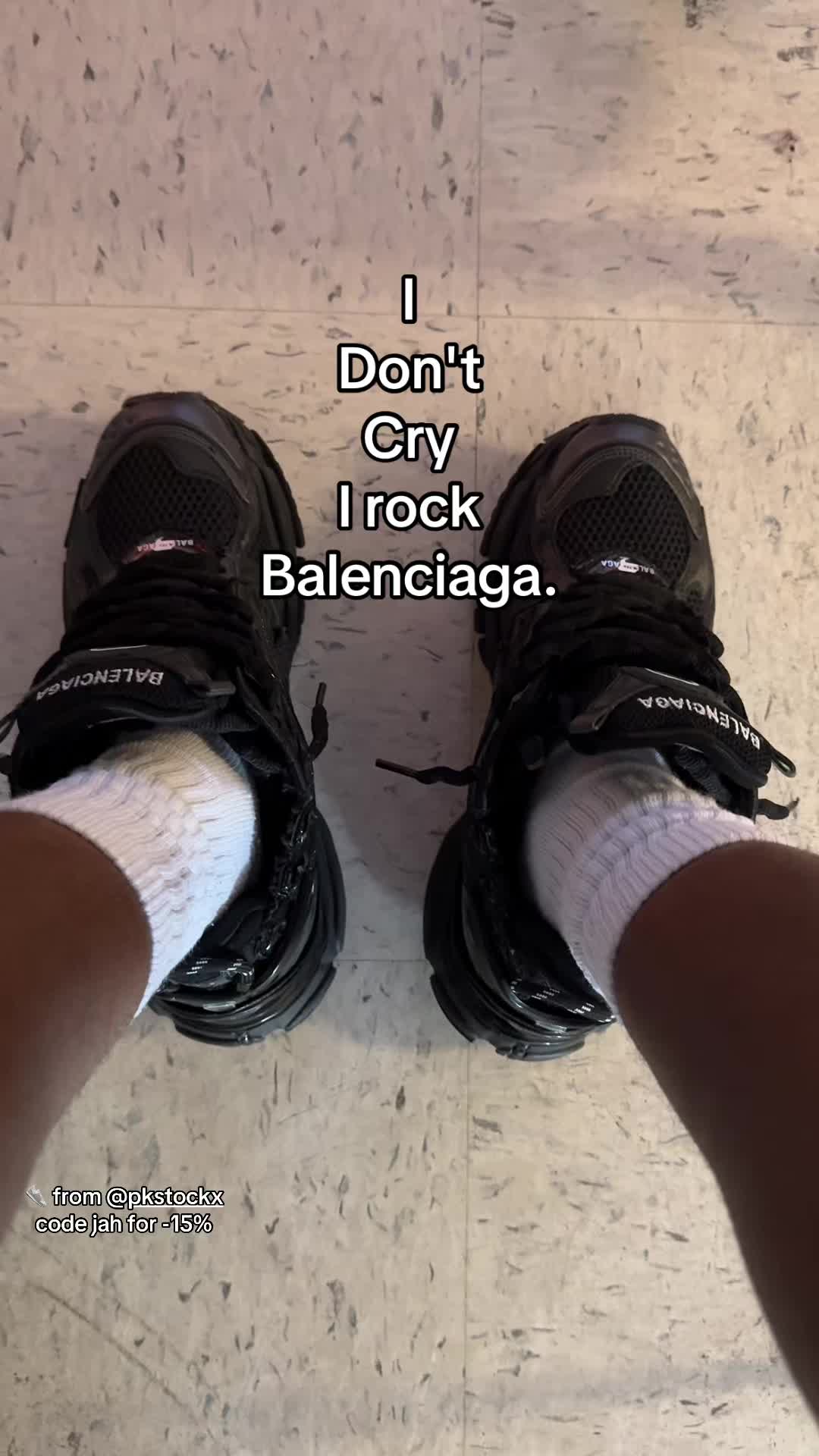 @⃟