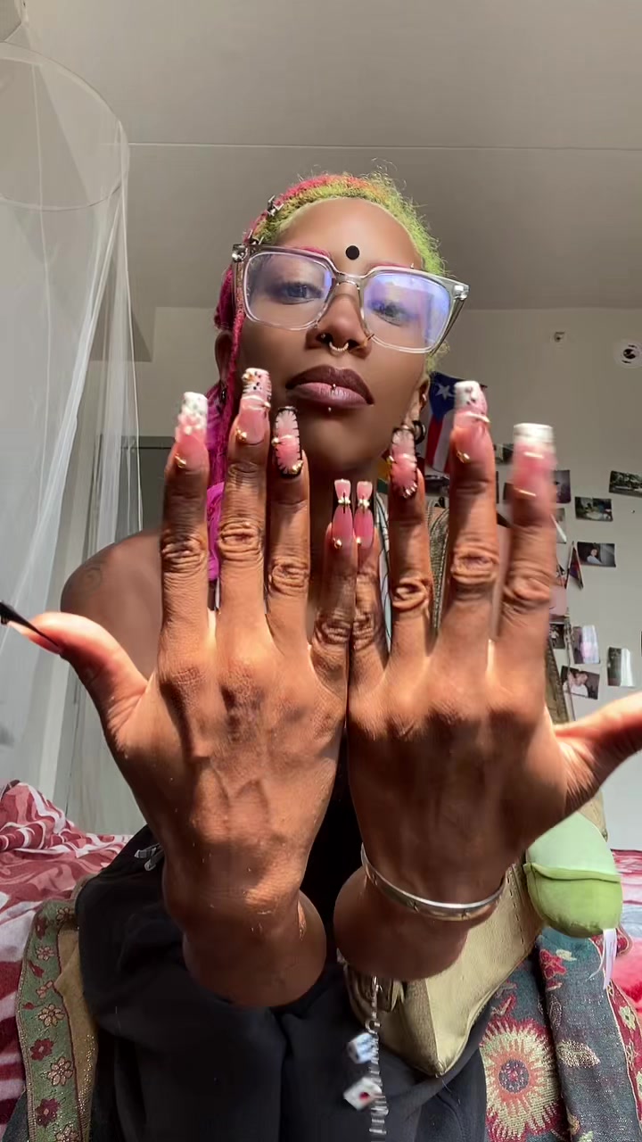@weirdbug.grrl 🪲⋆｡˚꩜