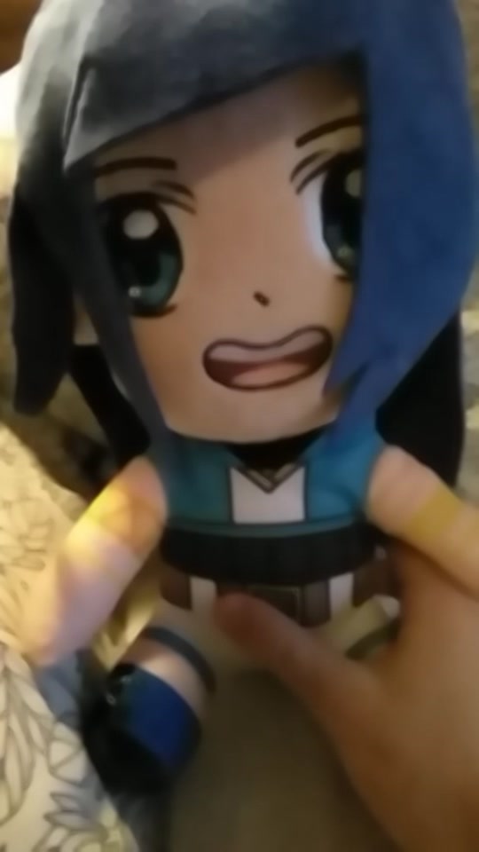 @Plushi_Eli