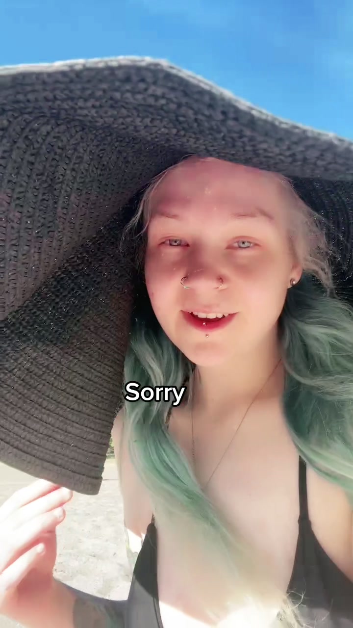 @Mercedes🏳️🌈