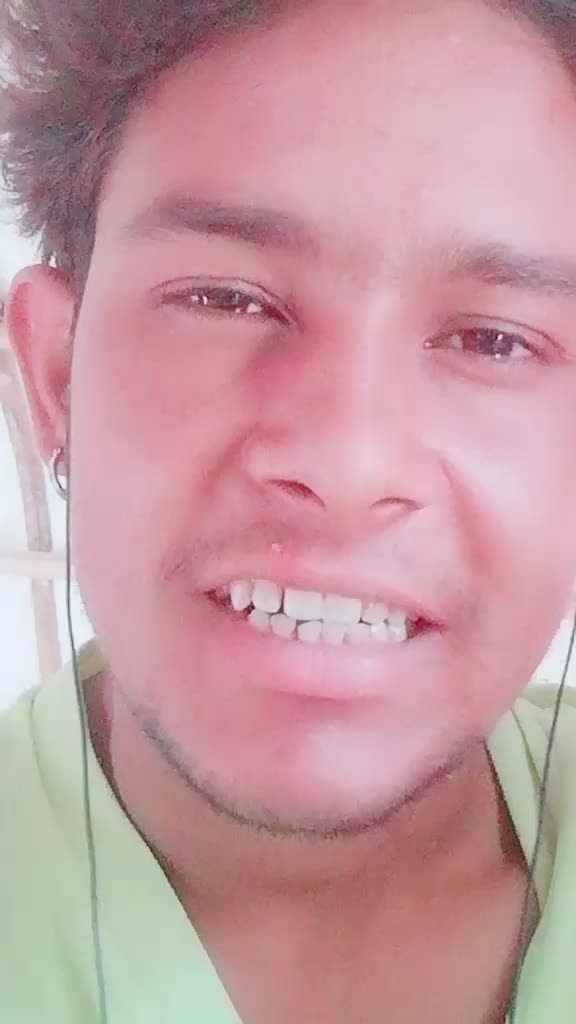 @Aap ka filam hero 😎