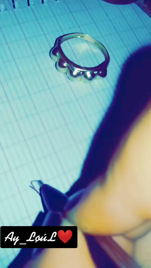 @L&aacute; L&iuml;