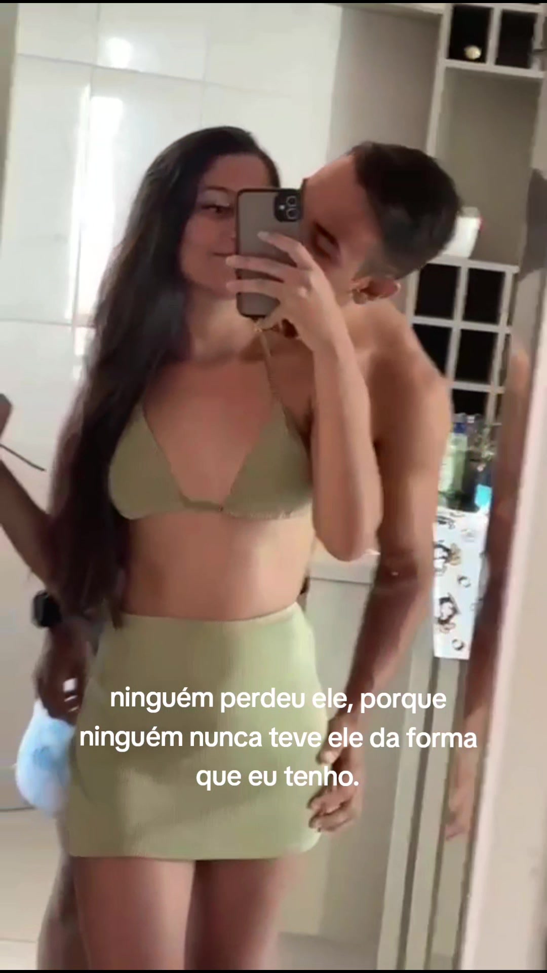 @tha&iacute;sa s saraiva