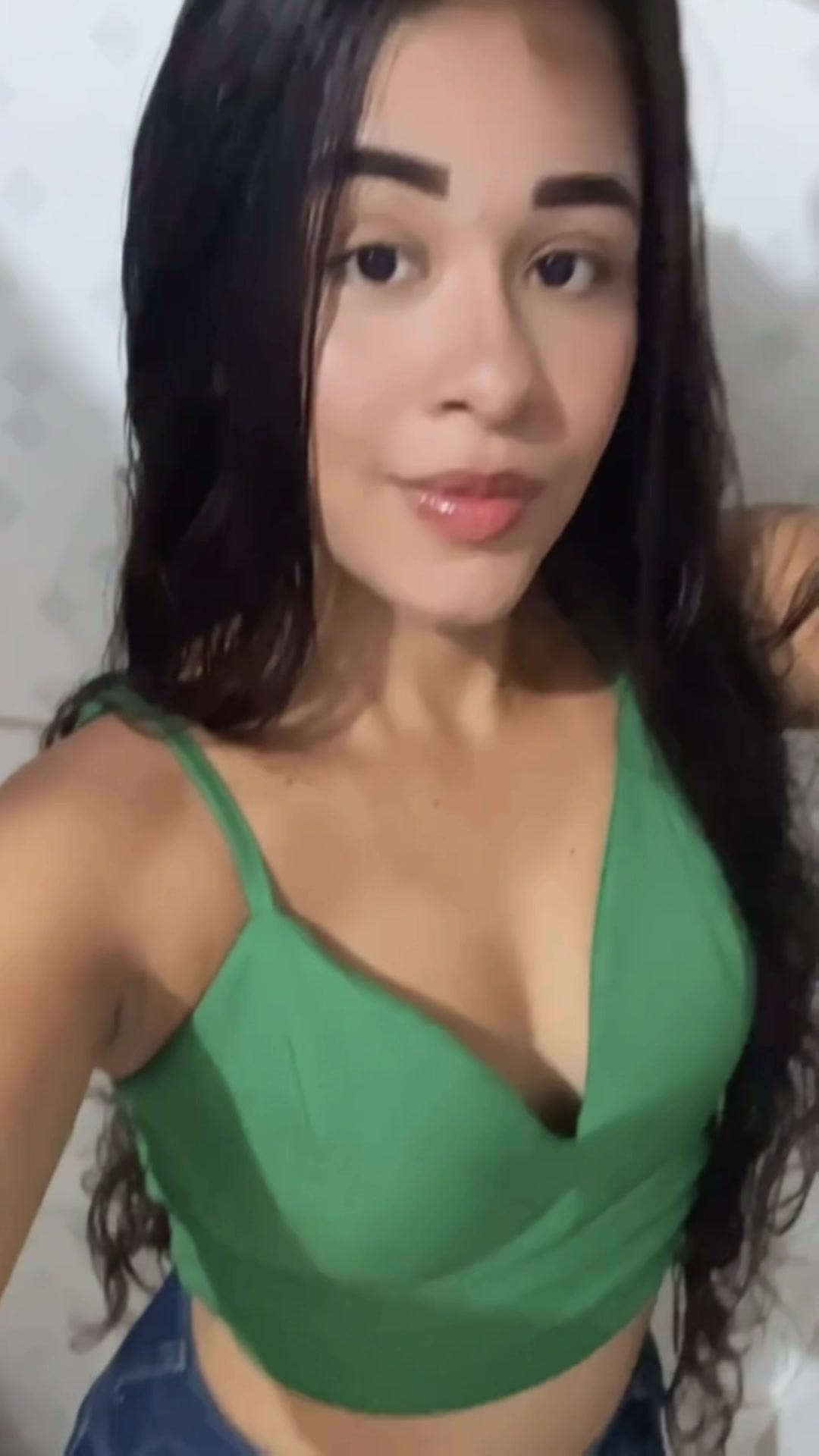 @Vitoria Larissa