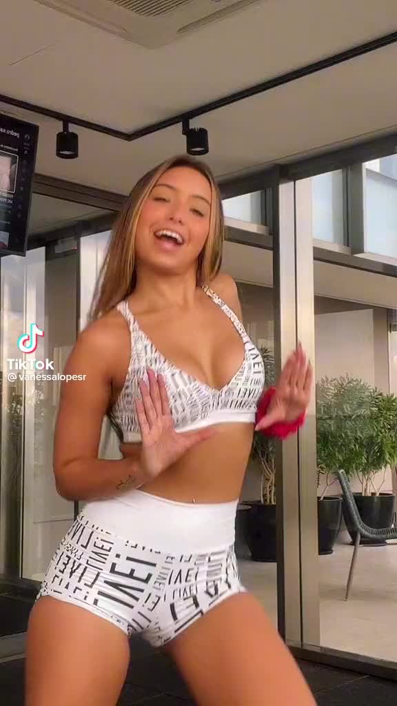 @Vanessa_Nessa_45