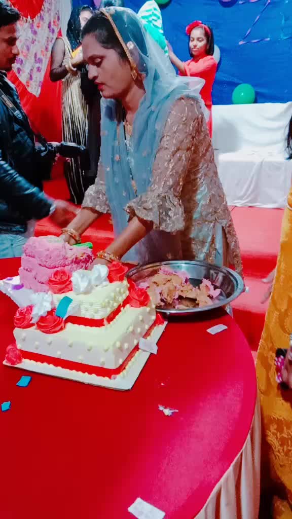 @kaniz_fatima