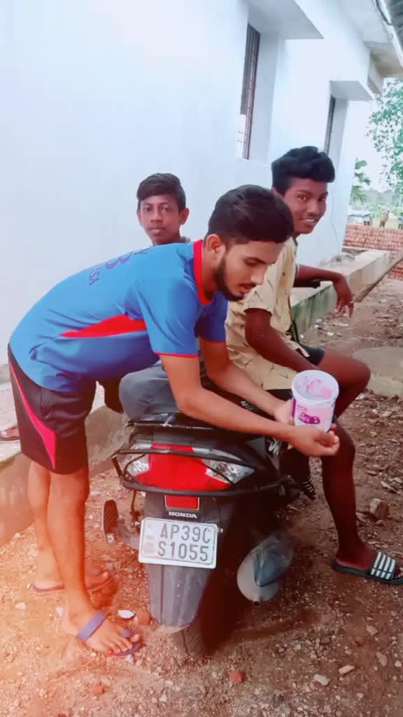 @Lucky Mouni 143