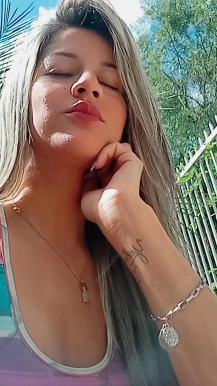 @Tha&iacute;s