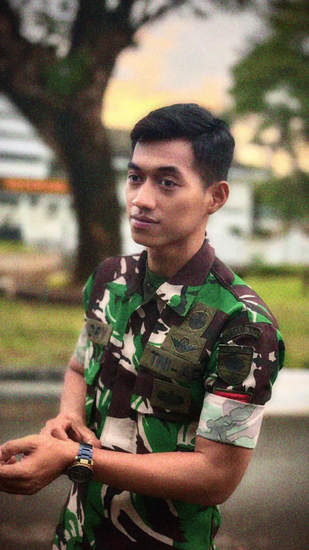 @-HAND-