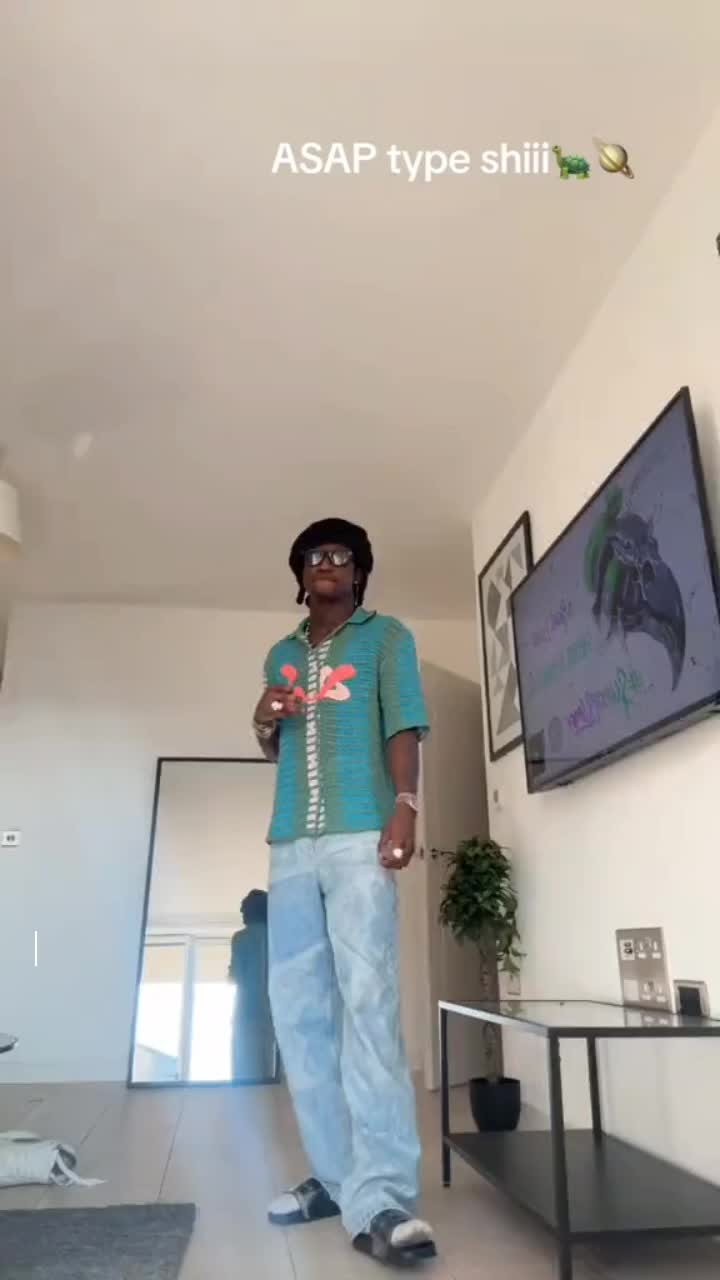 @theycallmeshallipopiPP