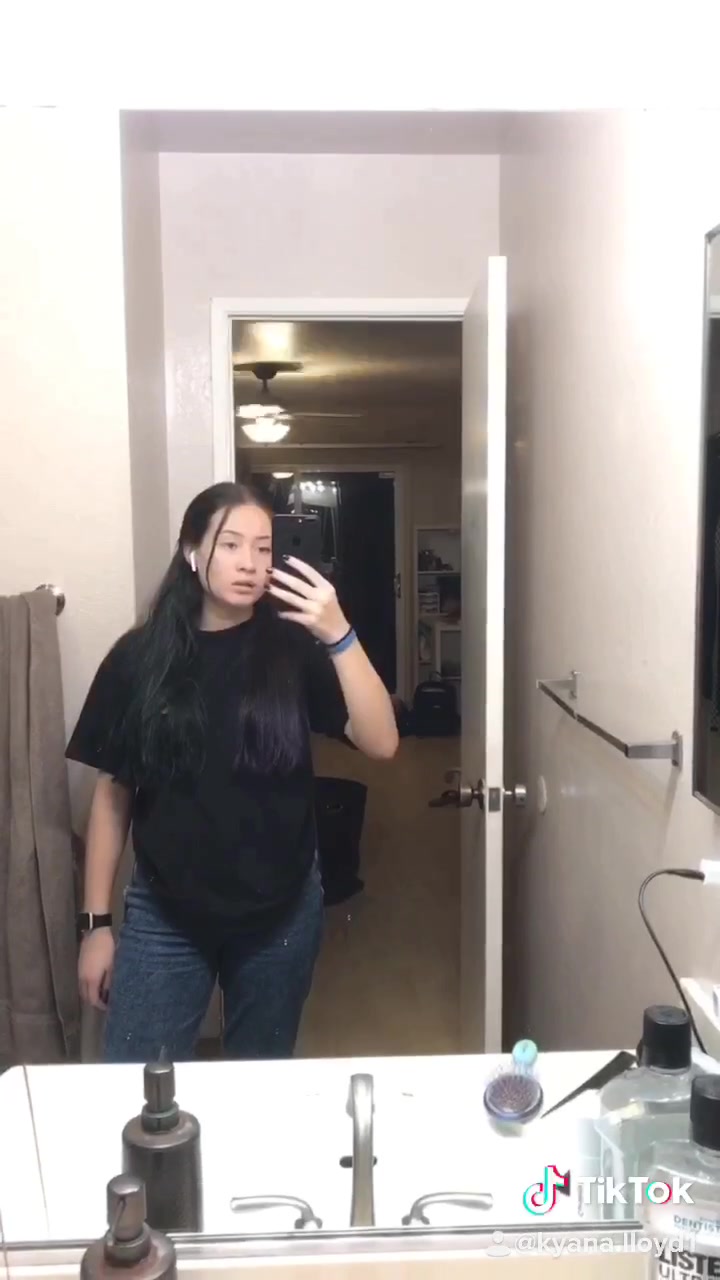 @Kyana-vai