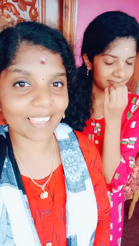 @😍Reena😍Riya😍