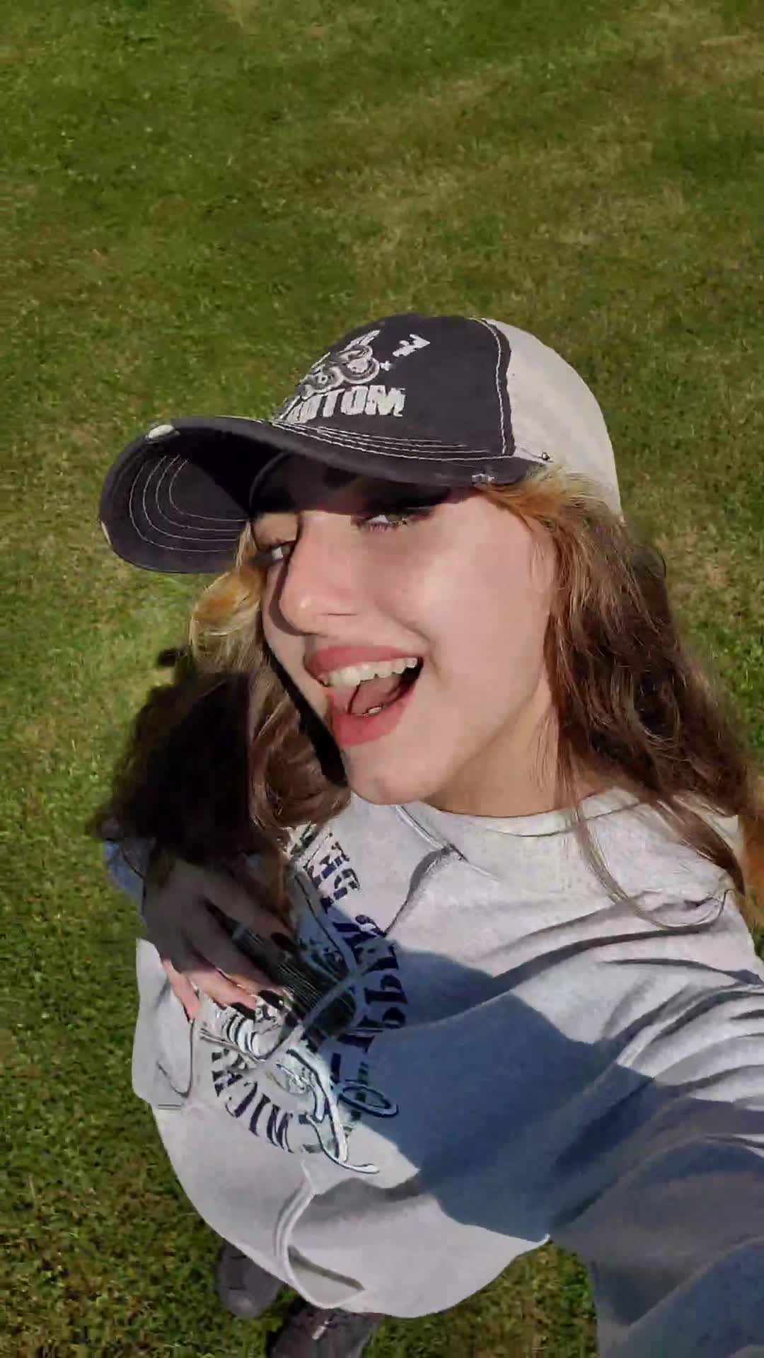 @Tia_Lena