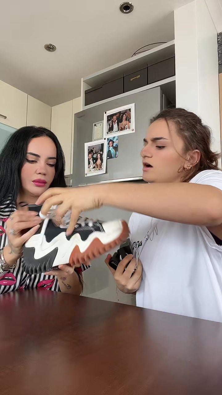 @MELEK ÖZÇAĞAN💎