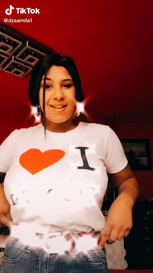 @dzsamila amira&hearts;️🖕