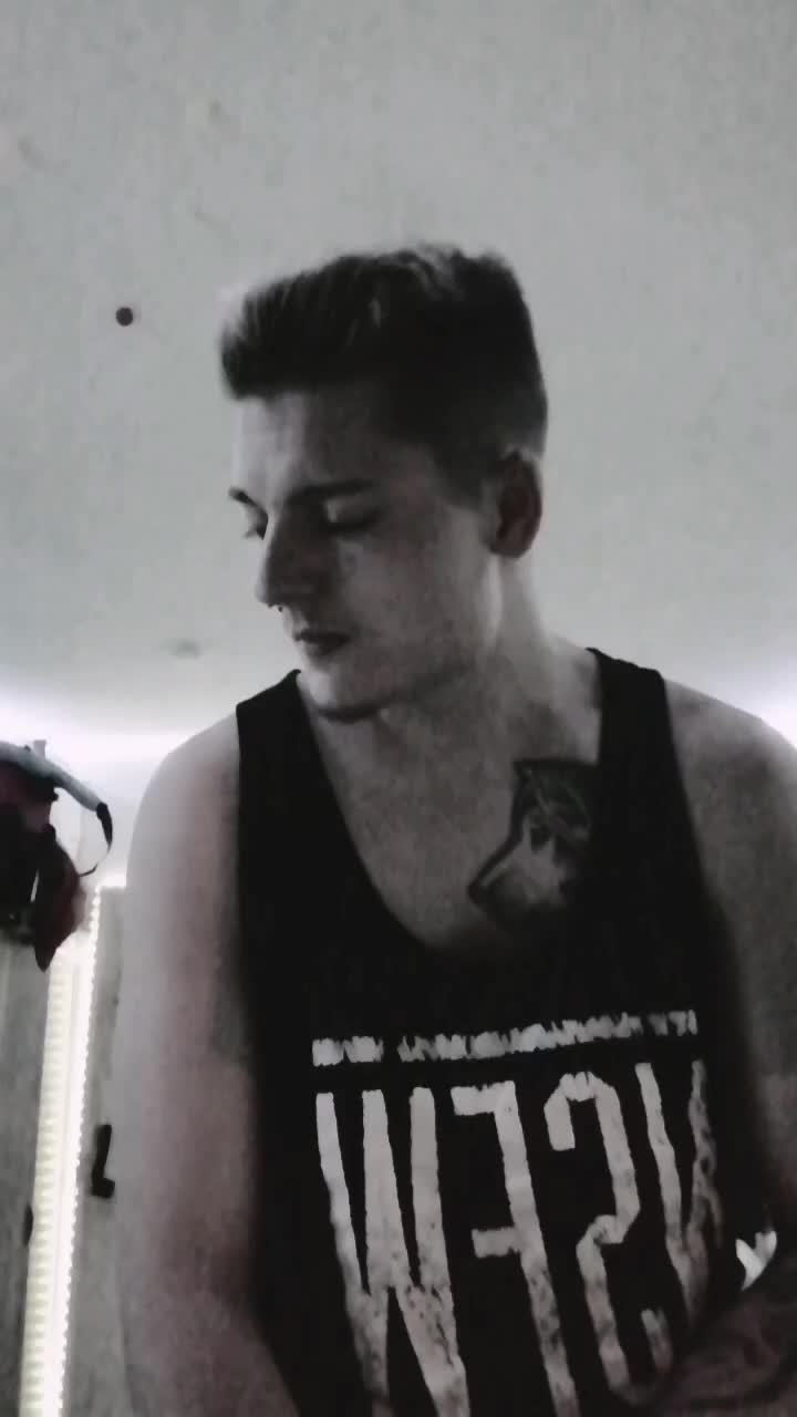 @_KLEINERWOLF_