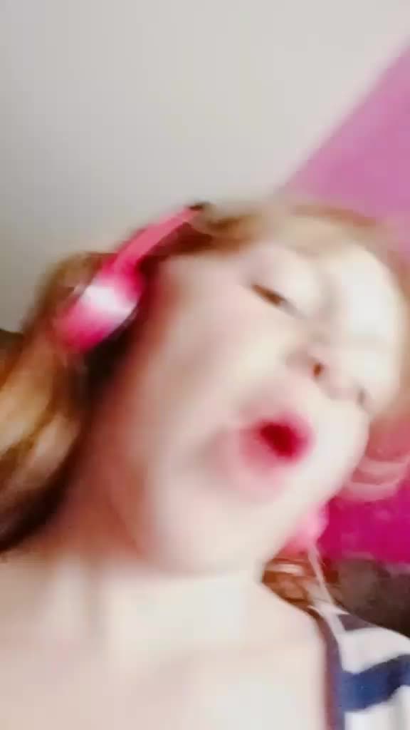 @elyanne