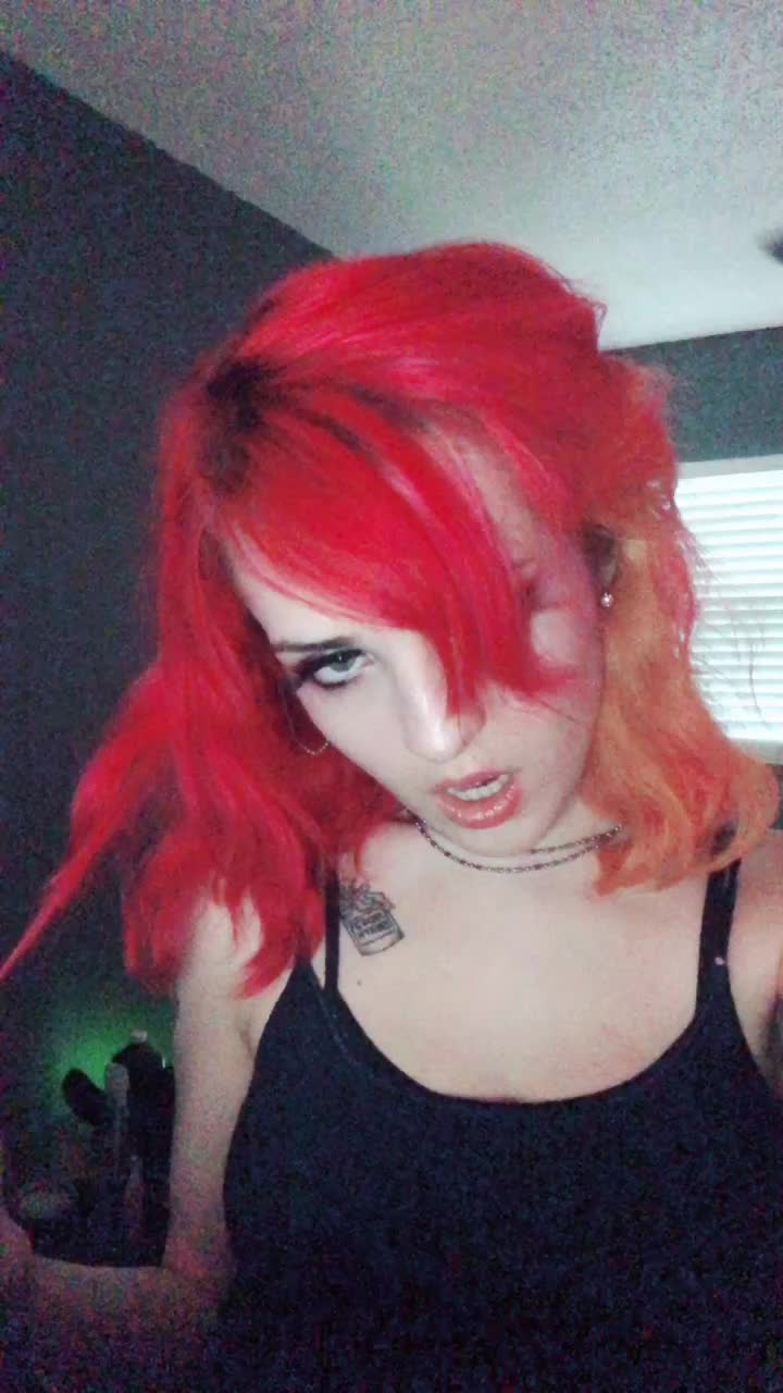 @VaporwaveVally🥀