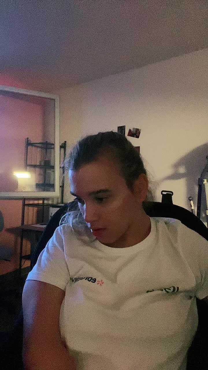 @Angèle