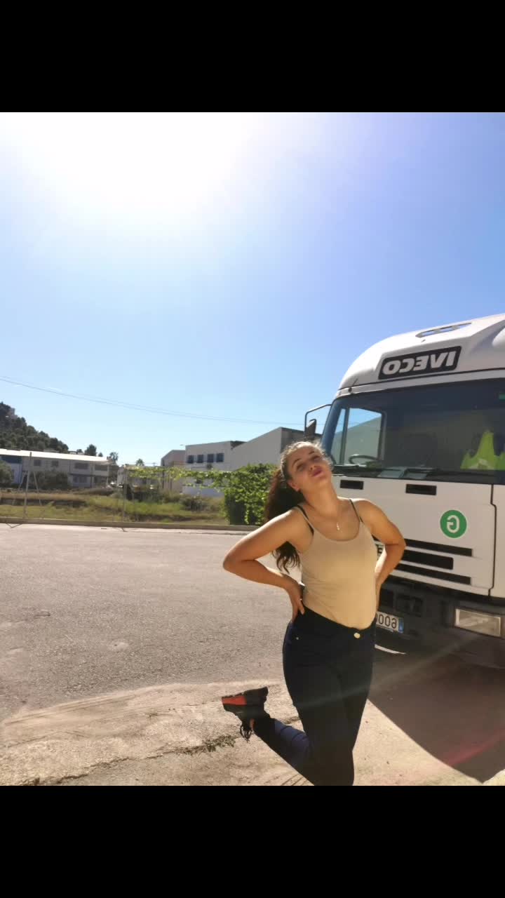 @Fata cu camionu'(M)
