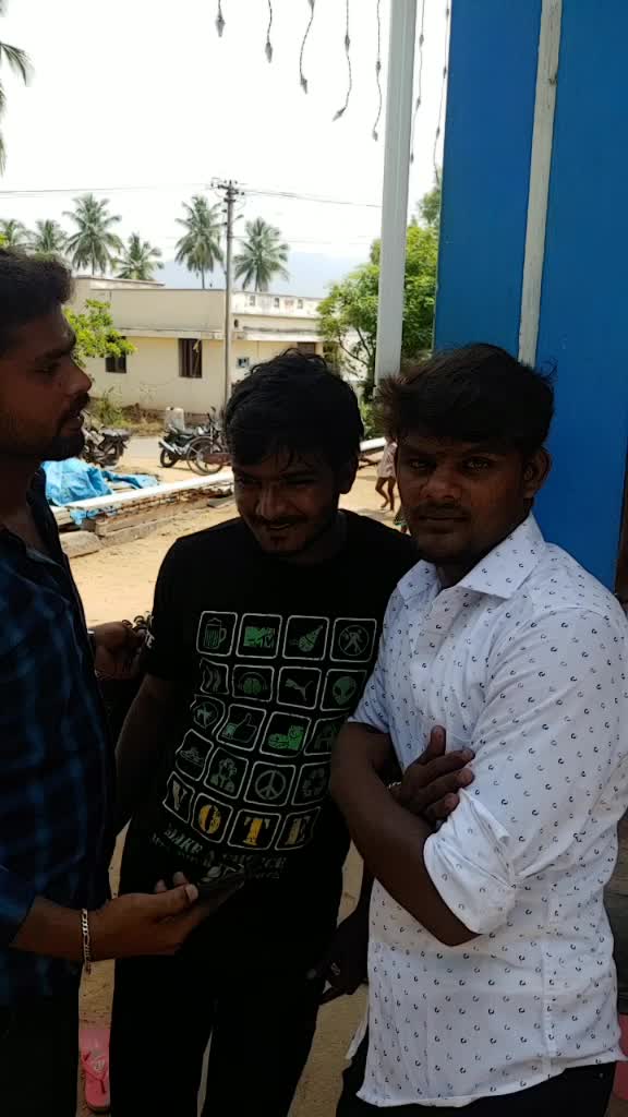 @':தமிழ் கிறுக்கன்:'