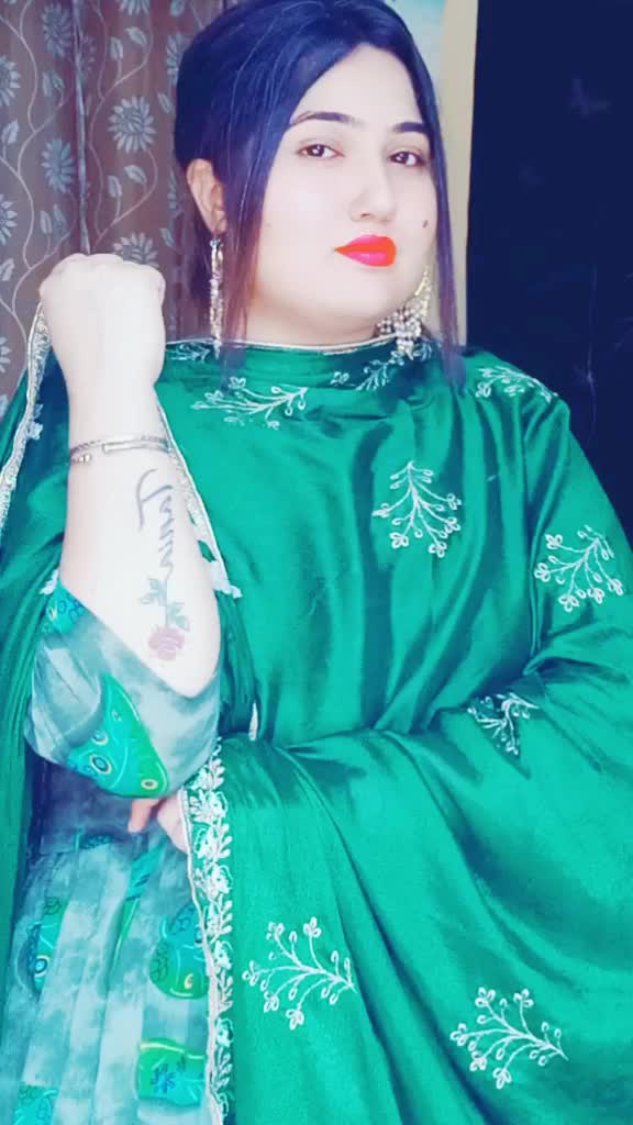 @👑 TANIA MAAN 👑